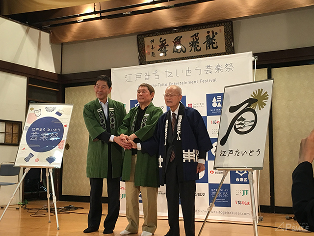らくらくバックパネル